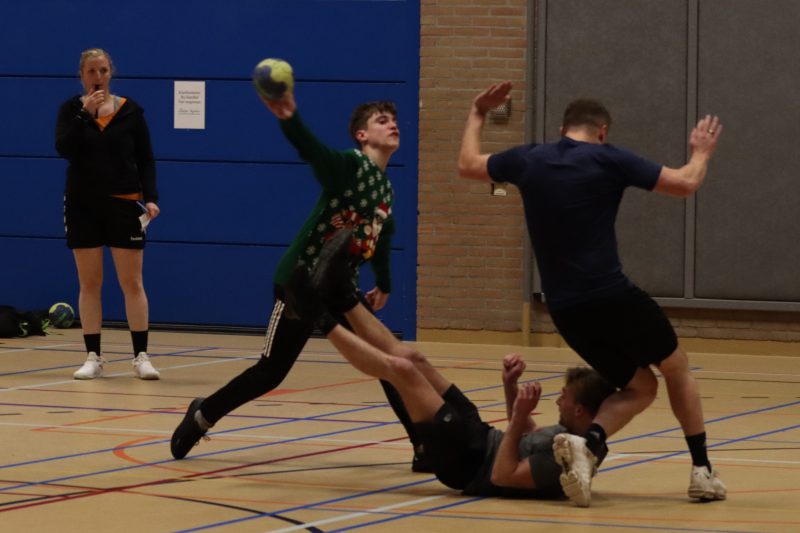 Familie kersthandballen toernooi