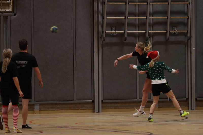 Familie kersthandballen toernooi