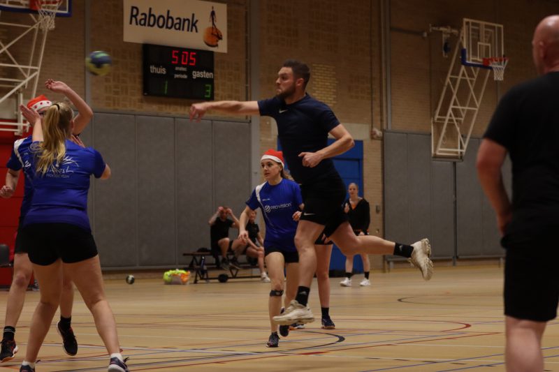 Familie kersthandballen toernooi