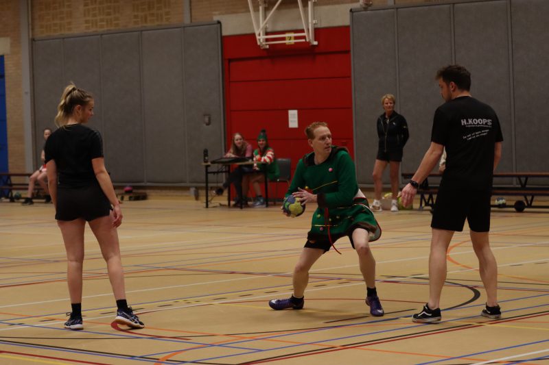 Familie kersthandballen toernooi